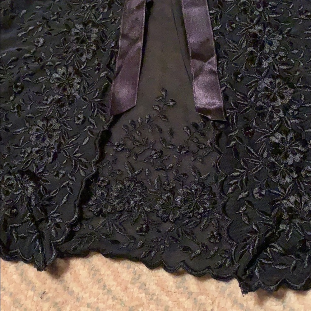 Lingerie - Picture 4 of 5